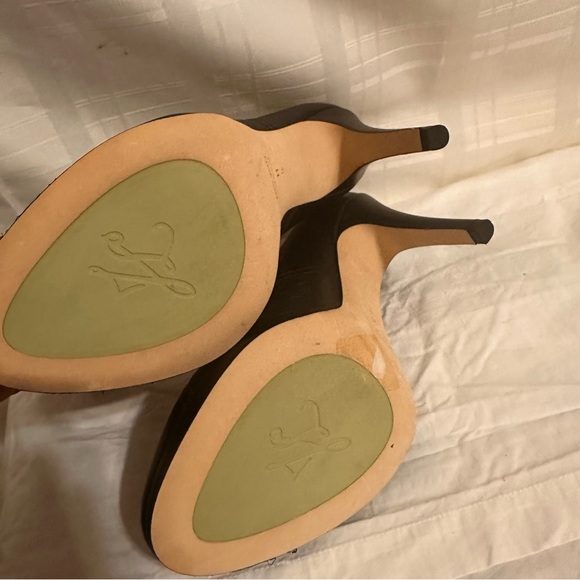 Julie Lopez Heels - Picture 9 of 9